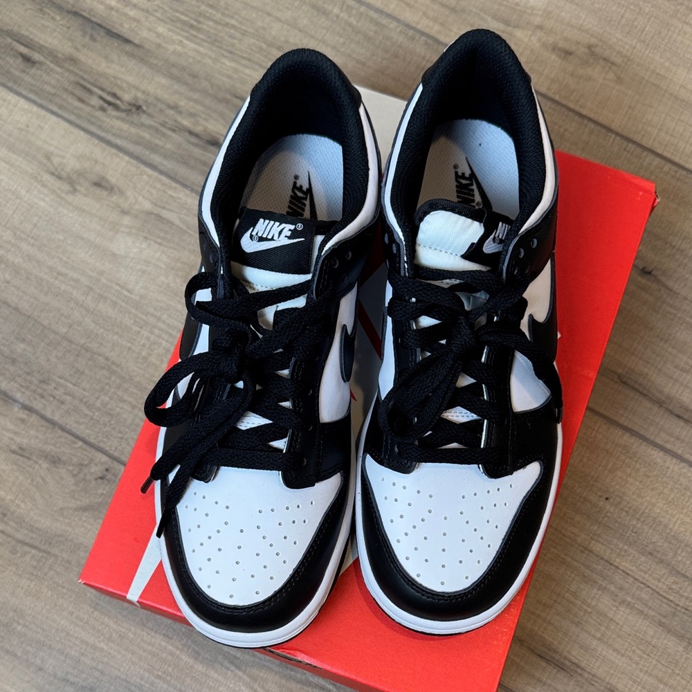 Nike Dunk Boys 7Y Black and White LIKE NEW